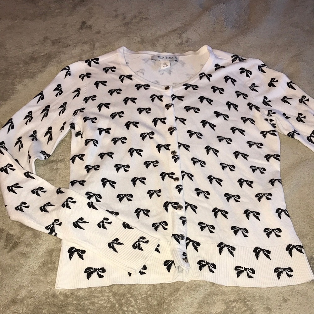 EUC Super Adorable Sweater w/ bows White House Black Market